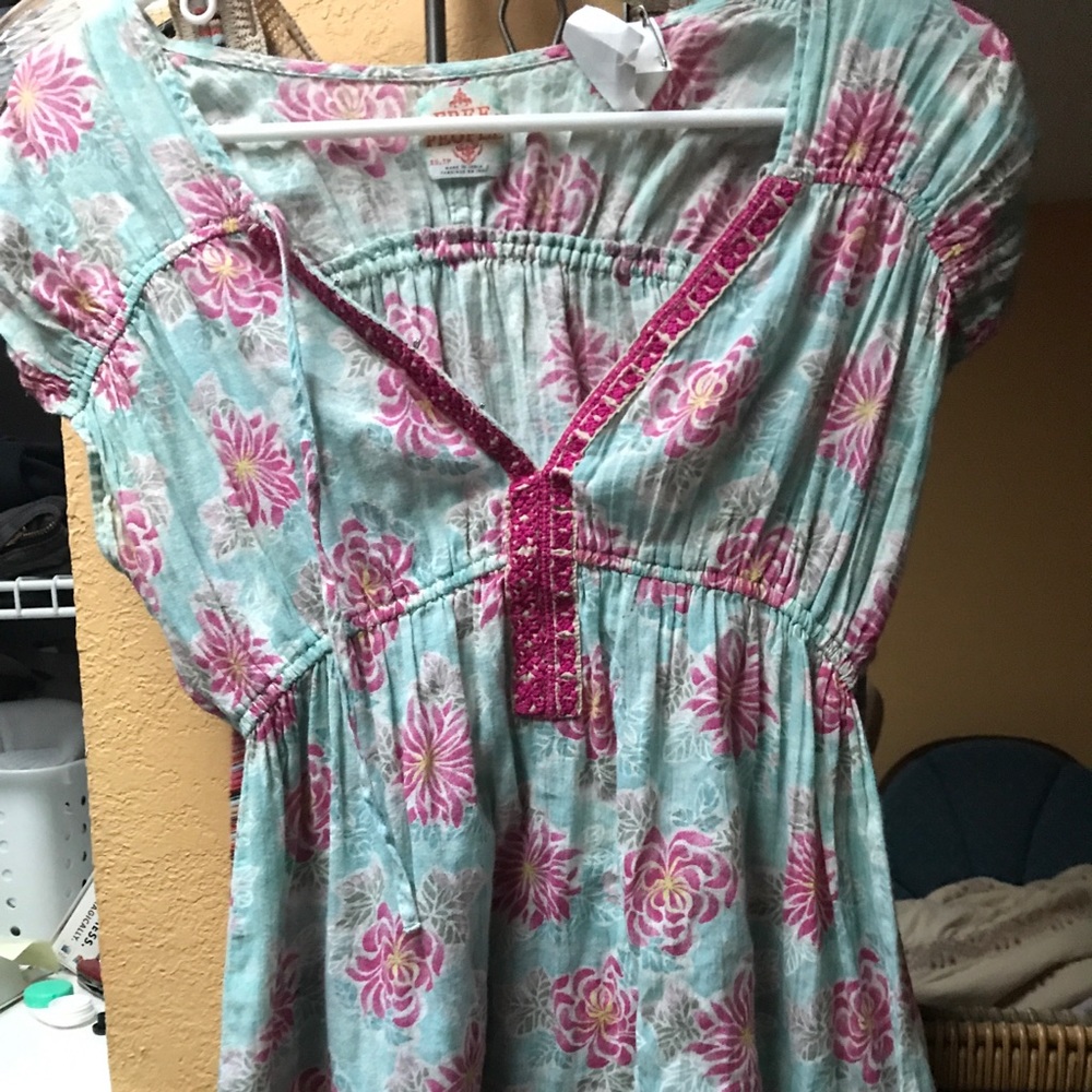 Free People XS boho top embroidered
